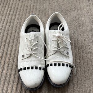 G/FORE White Leather Studded Cap-Toe Golf Sneakers